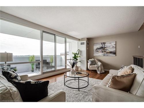 Ph 2012-250 Scarlett Road, Toronto, ON - Indoor Photo Showing Living Room