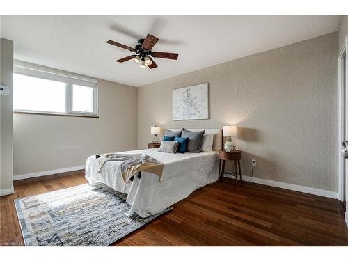 Ph 2012-250 Scarlett Road, Toronto, ON - Indoor Photo Showing Bedroom