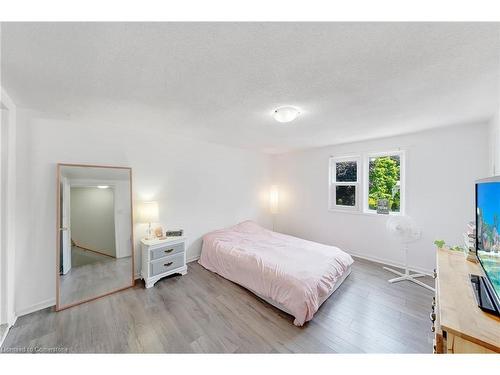 227 Fairway Road N, Kitchener, ON - Indoor Photo Showing Bedroom