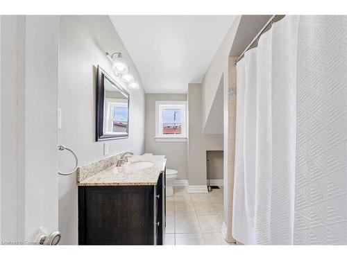 227 Fairway Road N, Kitchener, ON - Indoor Photo Showing Bathroom