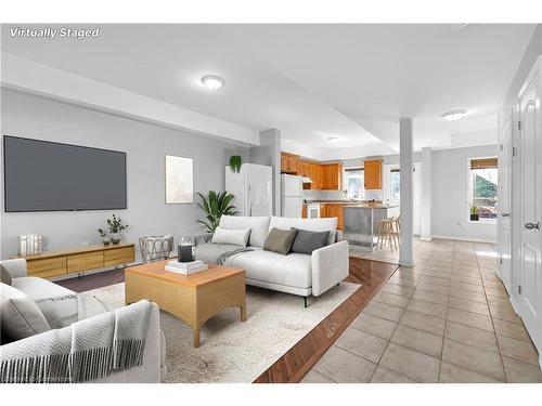 2 Comet Avenue, Hamilton, ON - Indoor Photo Showing Living Room