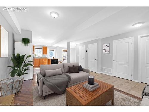 2 Comet Avenue, Hamilton, ON - Indoor Photo Showing Living Room