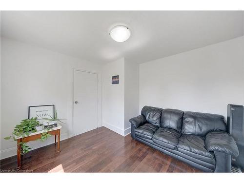 227 Fairway Road N, Kitchener, ON - Indoor Photo Showing Living Room