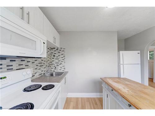 227 Fairway Road N, Kitchener, ON - Indoor Photo Showing Kitchen