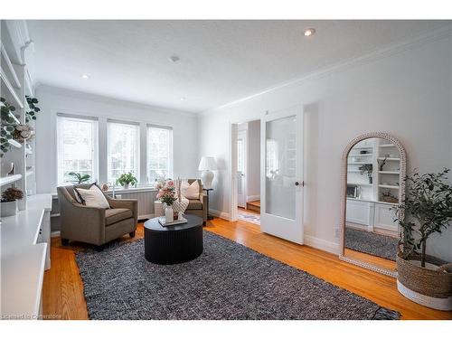 218 Airdrie Road, Toronto, ON - Indoor Photo Showing Living Room