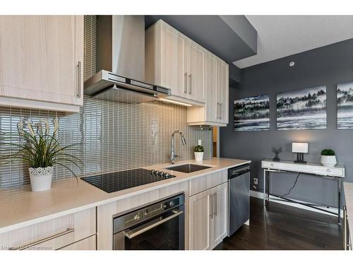 1304-2087 Fairview Street, Burlington, ON - Indoor Photo Showing Kitchen With Upgraded Kitchen