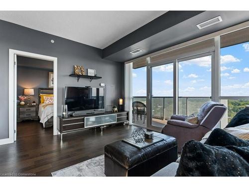 1304-2087 Fairview Street, Burlington, ON - Indoor Photo Showing Living Room