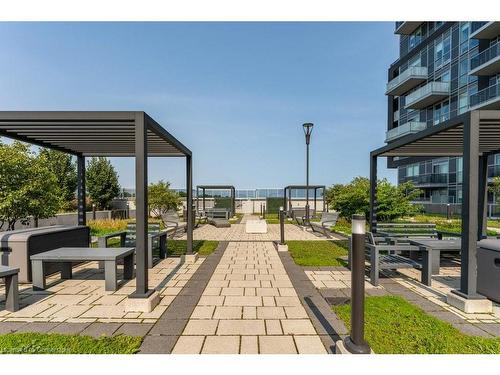 1304-2087 Fairview Street, Burlington, ON - Outdoor