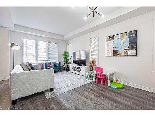 95 Kenesky Drive, Hamilton, ON - Indoor Photo Showing Living Room