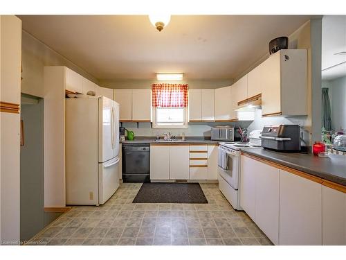 4080 Muir Avenue, Niagara Falls, ON - Indoor Photo Showing Kitchen