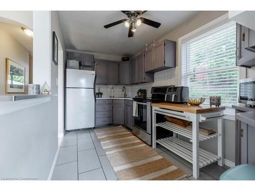 9 Linda Court, Dundas, ON - Indoor Photo Showing Kitchen