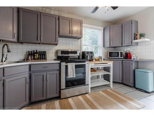 9 Linda Court, Dundas, ON - Indoor Photo Showing Kitchen