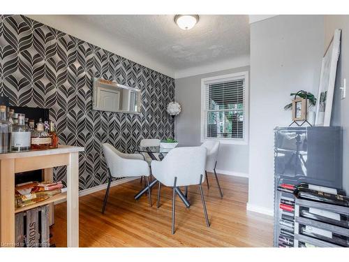 9 Linda Court, Dundas, ON - Indoor Photo Showing Dining Room