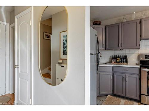 9 Linda Court, Dundas, ON - Indoor Photo Showing Kitchen