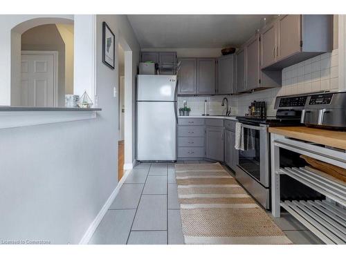 9 Linda Court, Dundas, ON - Indoor Photo Showing Kitchen