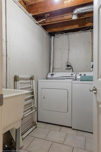 9 Linda Court, Dundas, ON - Indoor Photo Showing Laundry Room