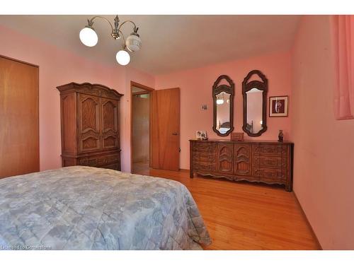 776 Garth Street, Hamilton, ON - Indoor Photo Showing Bedroom