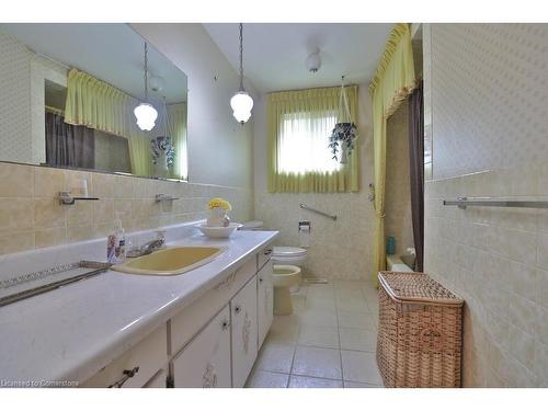 776 Garth Street, Hamilton, ON - Indoor Photo Showing Bathroom