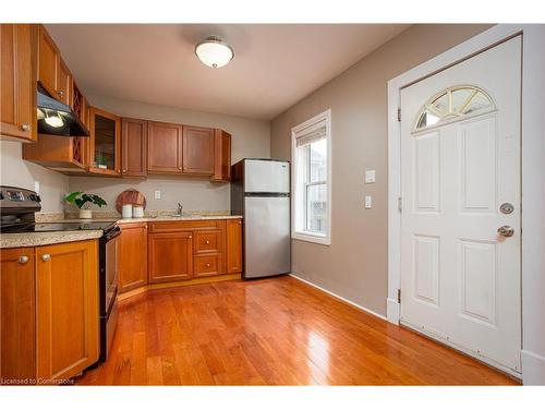 209 Weir Street N, Hamilton, ON - Indoor Photo Showing Kitchen