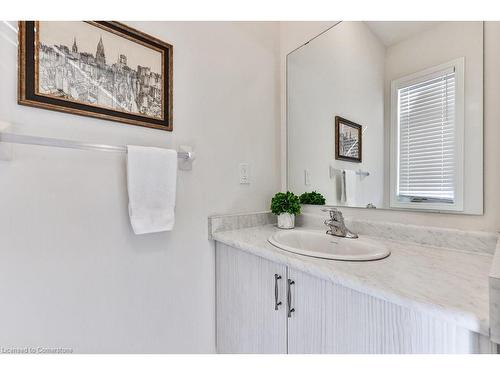 99 Kenesky Drive, Waterdown, ON - Indoor Photo Showing Bathroom