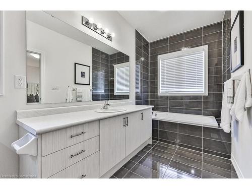 99 Kenesky Drive, Waterdown, ON - Indoor Photo Showing Bathroom