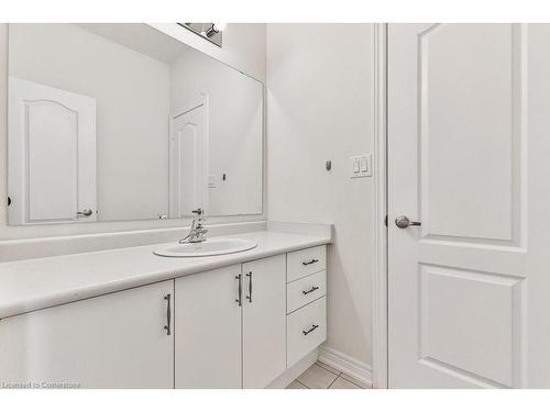 99 Kenesky Drive, Waterdown, ON - Indoor Photo Showing Bathroom