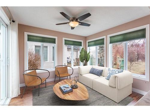 114 Glenariff Drive, Freelton, ON - Indoor Photo Showing Living Room