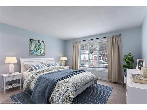 114 Glenariff Drive, Freelton, ON - Indoor Photo Showing Bedroom