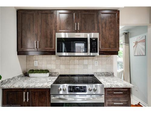 1133 Beechnut Road, Oakville, ON - Indoor Photo Showing Kitchen With Upgraded Kitchen