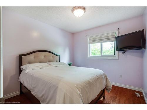 1133 Beechnut Road, Oakville, ON - Indoor Photo Showing Bedroom