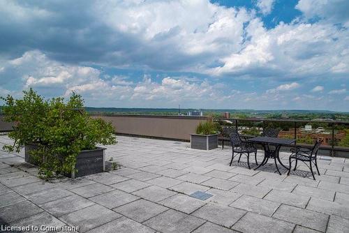 104-427 Aberdeen Avenue, Hamilton, ON - Outdoor With View