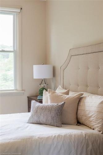 34 Baldwin Street, Dundas, ON - Indoor Photo Showing Bedroom