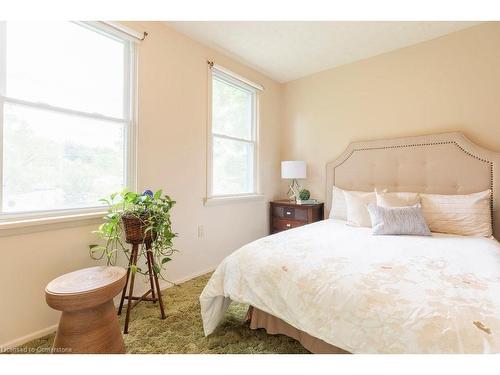 34 Baldwin Street, Dundas, ON - Indoor Photo Showing Bedroom