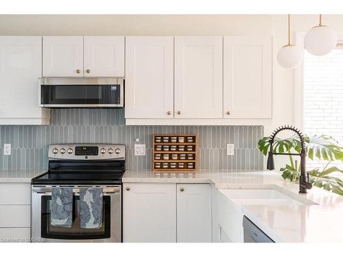 182 Balsam Avenue S, Hamilton, ON - Indoor Photo Showing Kitchen