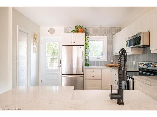 182 Balsam Avenue S, Hamilton, ON - Indoor Photo Showing Kitchen