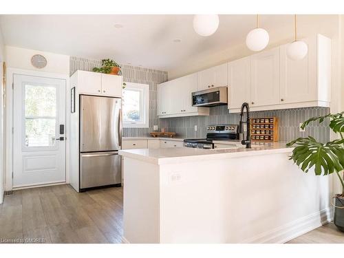 182 Balsam Avenue S, Hamilton, ON - Indoor Photo Showing Kitchen