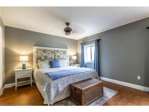 20 Gwyn Court, Dundas, ON - Indoor Photo Showing Bedroom