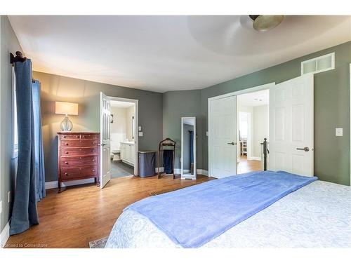 20 Gwyn Court, Dundas, ON - Indoor Photo Showing Bedroom