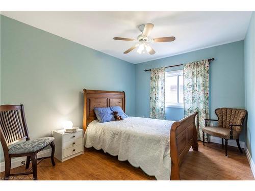 20 Gwyn Court, Dundas, ON - Indoor Photo Showing Bedroom