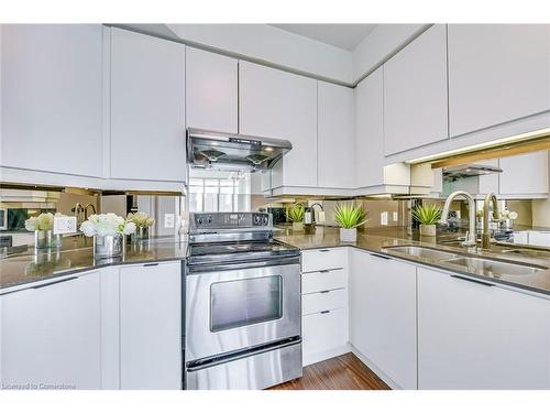 1506-70 Absolute Avenue, Mississauga, ON - Indoor Photo Showing Kitchen With Double Sink