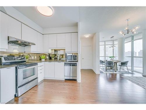 1506-70 Absolute Avenue, Mississauga, ON - Indoor Photo Showing Kitchen