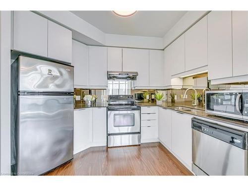 1506-70 Absolute Avenue, Mississauga, ON - Indoor Photo Showing Kitchen