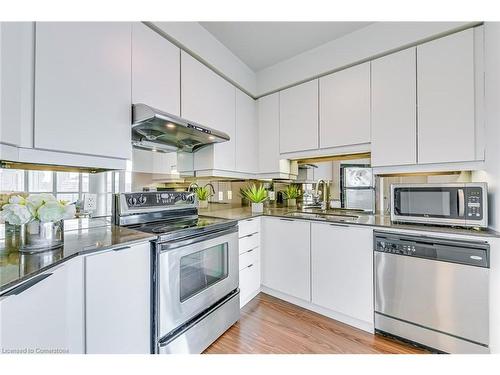 1506-70 Absolute Avenue, Mississauga, ON - Indoor Photo Showing Kitchen