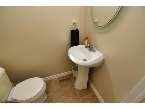 207 East 24Th Street, Hamilton, ON - Indoor Photo Showing Bathroom