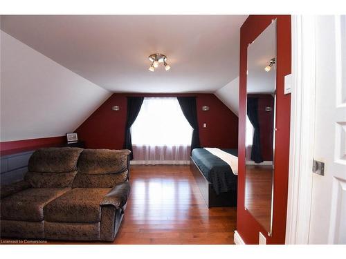 207 East 24Th Street, Hamilton, ON - Indoor Photo Showing Other Room