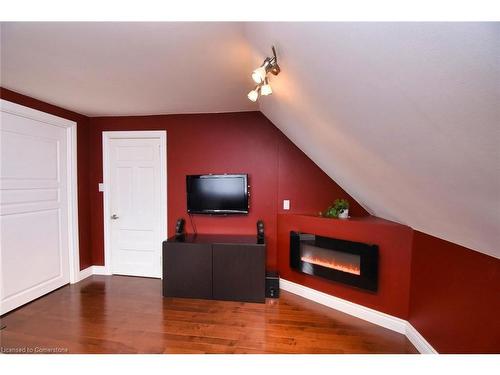 207 East 24Th Street, Hamilton, ON - Indoor With Fireplace