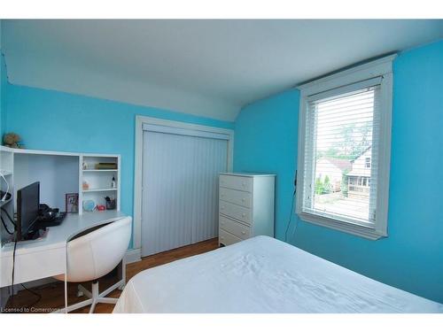 207 East 24Th Street, Hamilton, ON - Indoor Photo Showing Bedroom