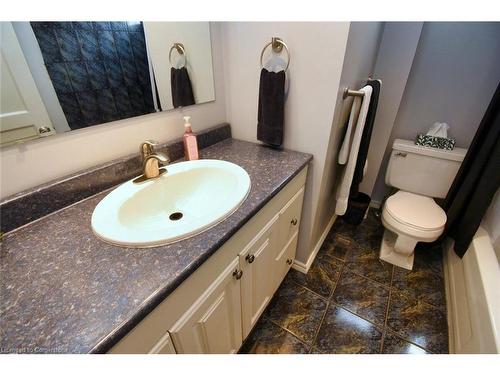 207 East 24Th Street, Hamilton, ON - Indoor Photo Showing Bathroom