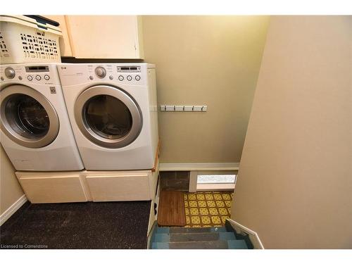 207 East 24Th Street, Hamilton, ON - Indoor Photo Showing Laundry Room