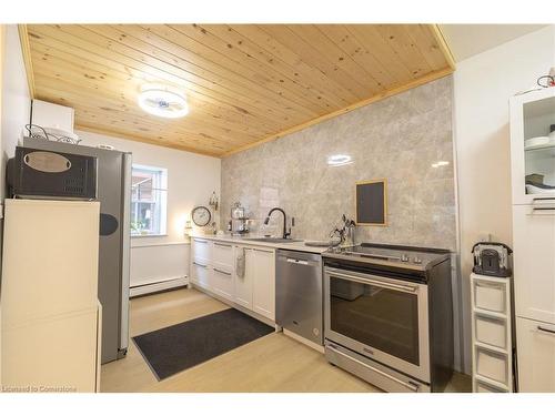 103-9 Grant Boulevard, Hamilton, ON - Indoor Photo Showing Kitchen